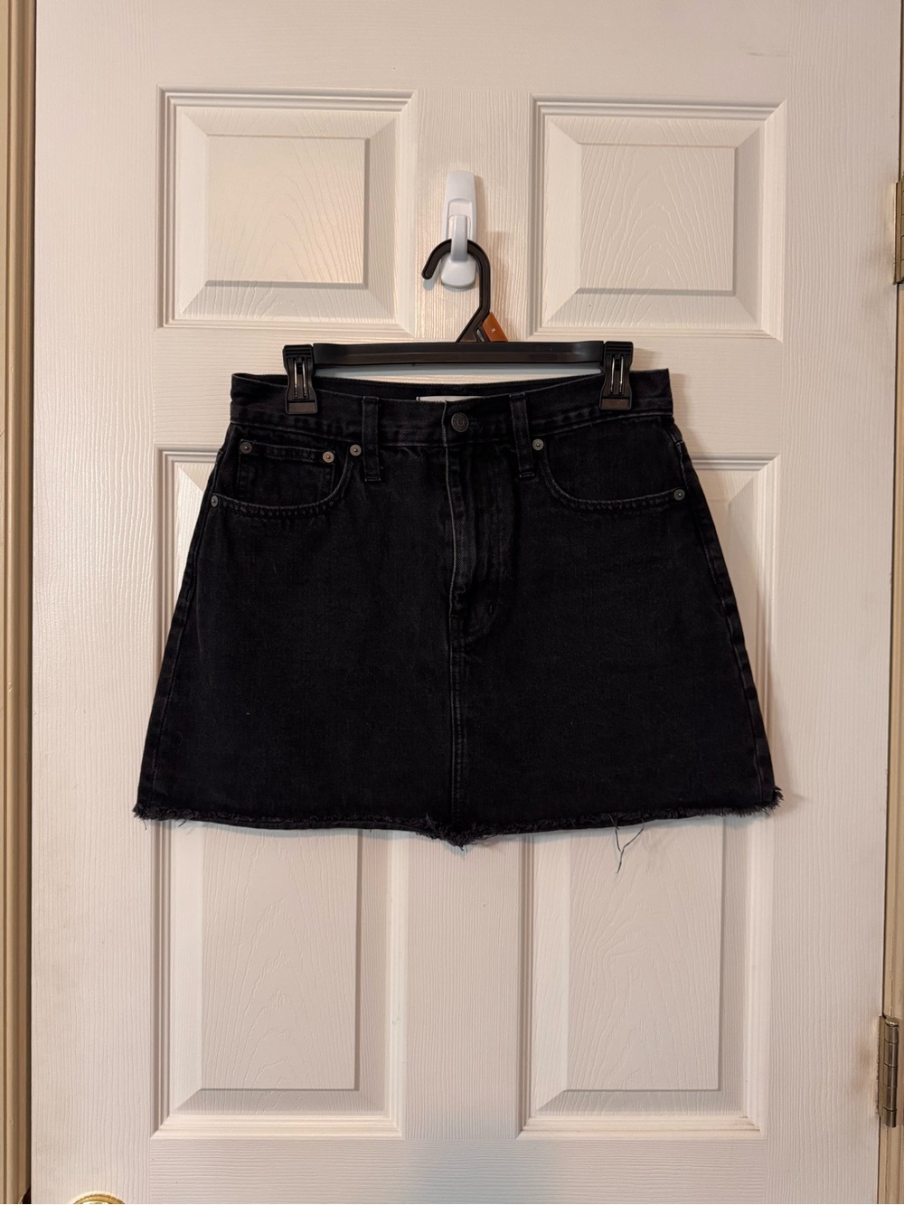 Madewell Mini Skirt Black Denim Size 27 Raw Hem Whimsy Goth Rock Grunge Indie